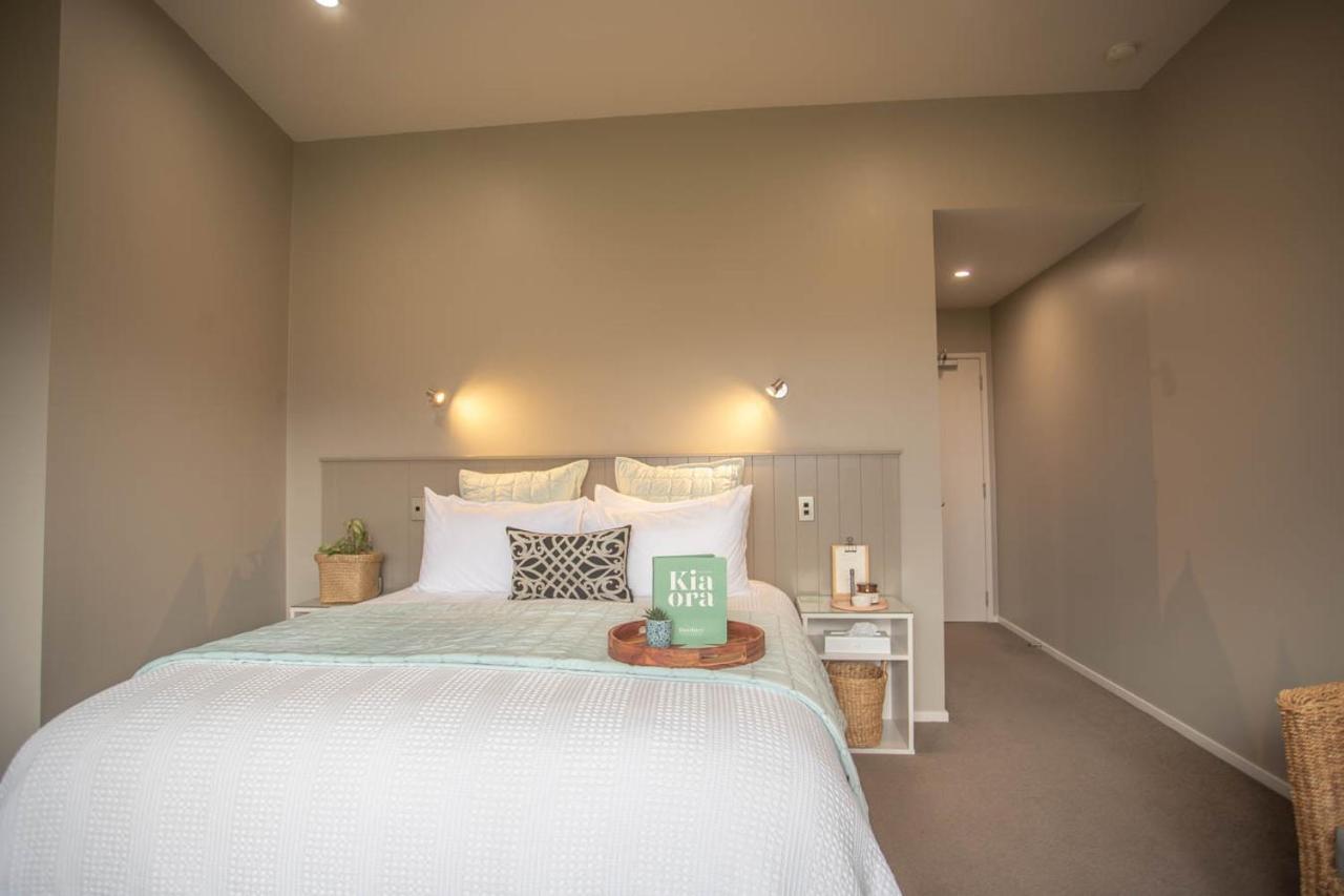 Dunluce Boutique B&B Те-Анау Экстерьер фото