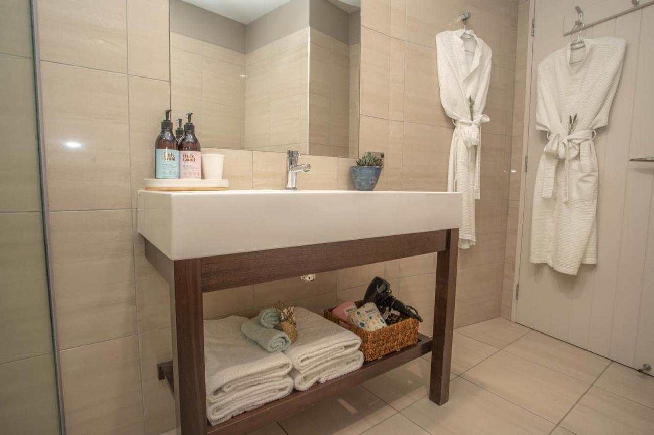Dunluce Boutique B&B Те-Анау Экстерьер фото