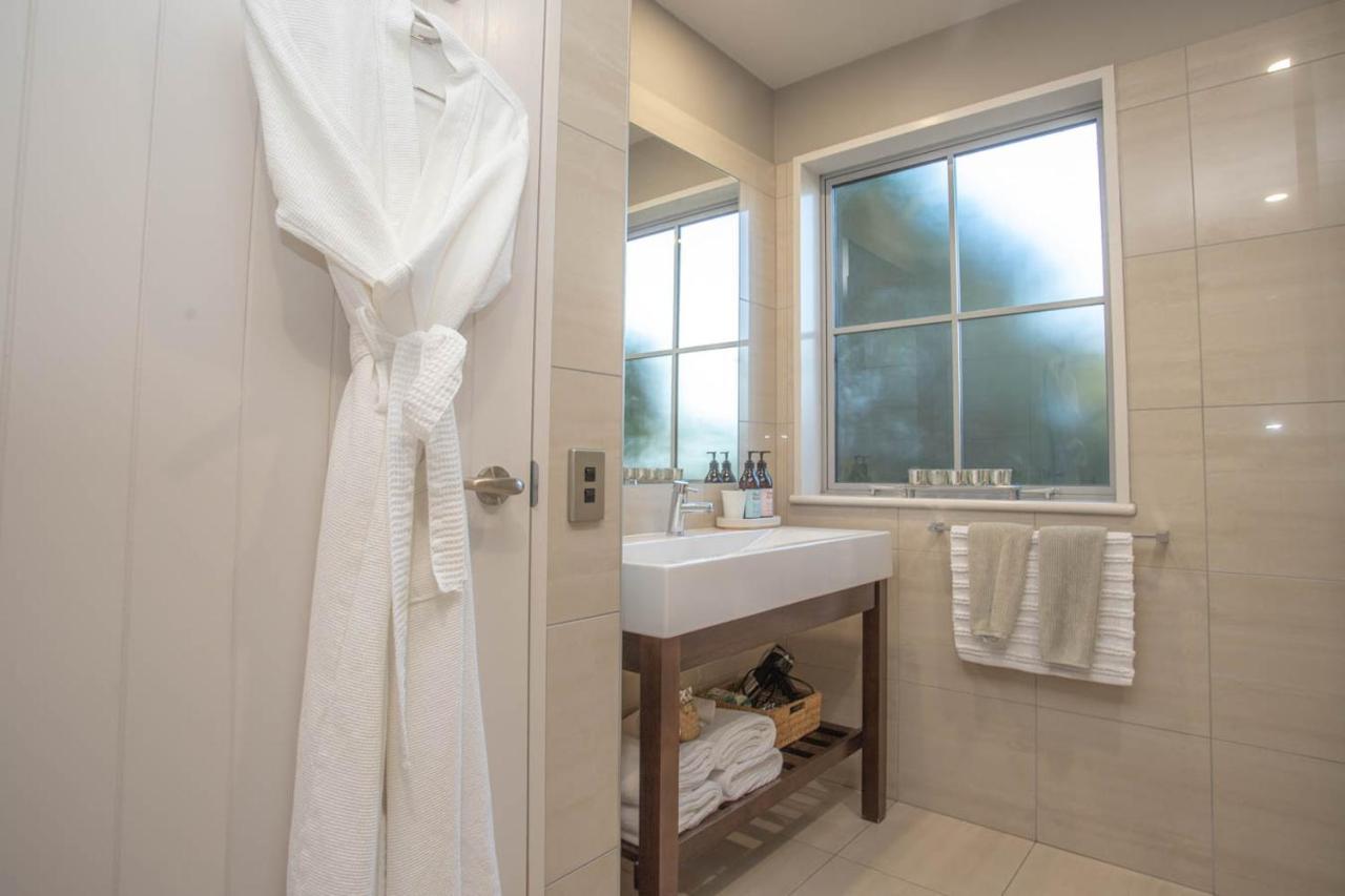 Dunluce Boutique B&B Те-Анау Экстерьер фото
